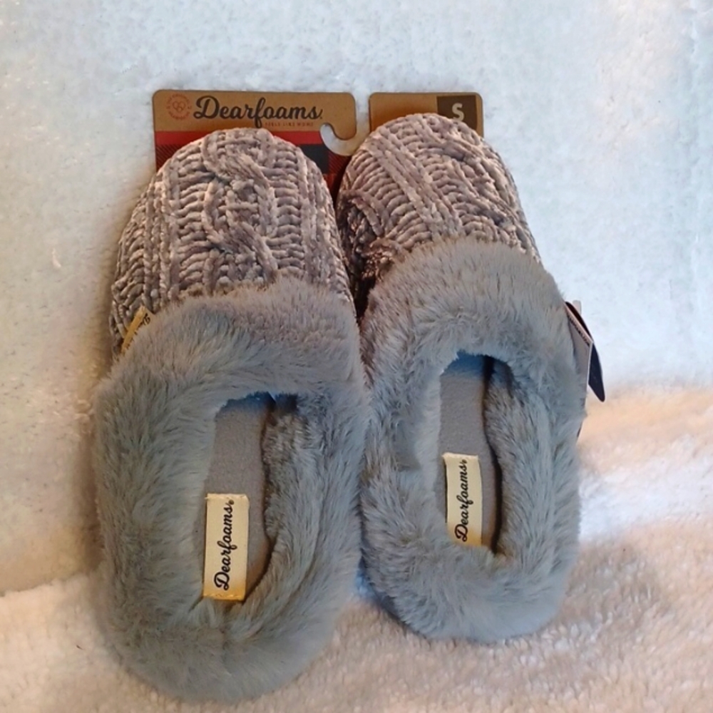 Dearfoams slippers size 5-6 new with tags gray color